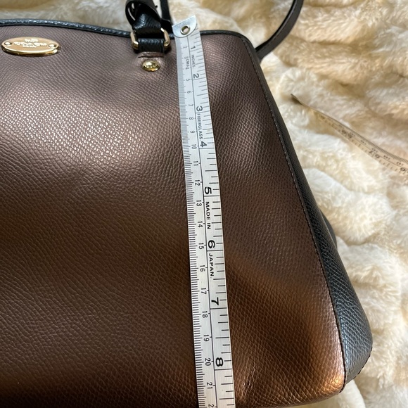 Coach two-tone copper-brown and black hand bag with shoulder strap. Gorgeous!❣️ - Picture 5 of 11